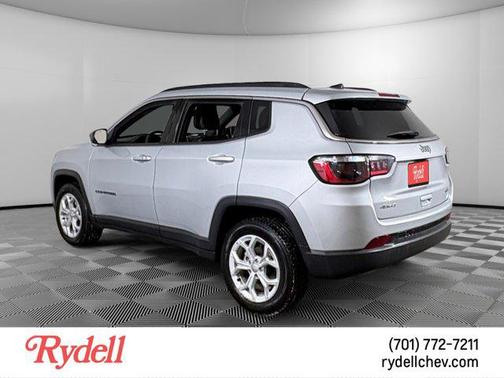 Silver Zynith Metallic Clearcoat 2024 Jeep Compass Latitude