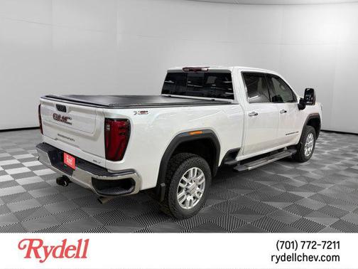 White Frost Tricoat 2024 GMC Sierra 2500 SLT