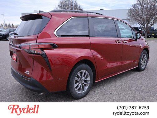 2021 Toyota Sienna XLE 7 Passenger