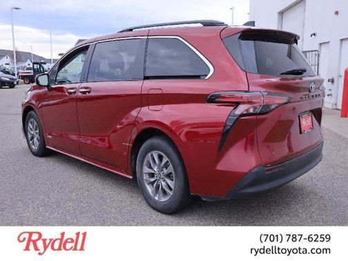 2021 Toyota Sienna XLE 7 Passenger