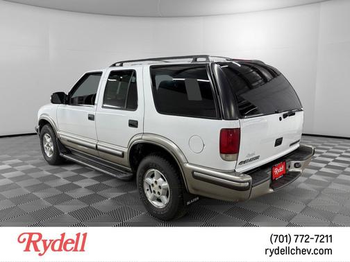 Summit White 1999 Chevrolet Blazer LS
