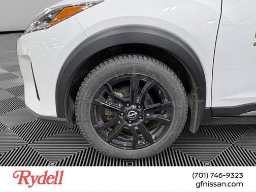 2022 Nissan Kicks SR