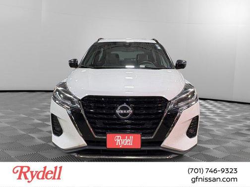 2022 Nissan Kicks SR