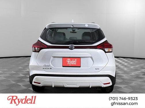 2022 Nissan Kicks SR