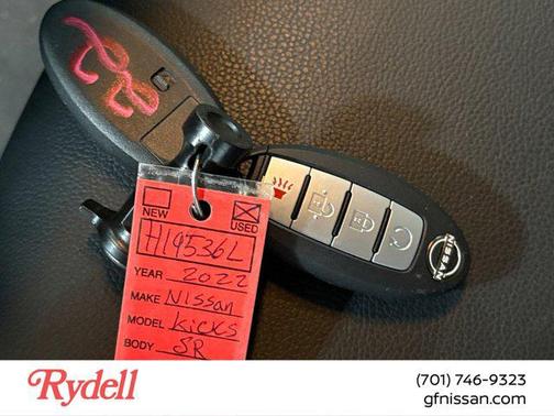 2022 Nissan Kicks SR