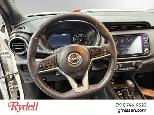 2022 Nissan Kicks SR