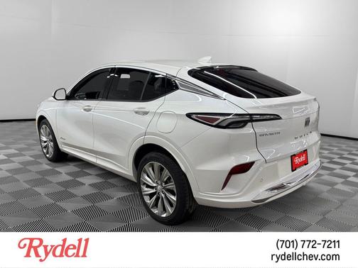 White Frost Tricoat 2025 Buick Envista Avenir FWD