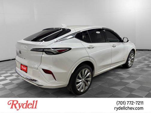 White Frost Tricoat 2025 Buick Envista Avenir FWD