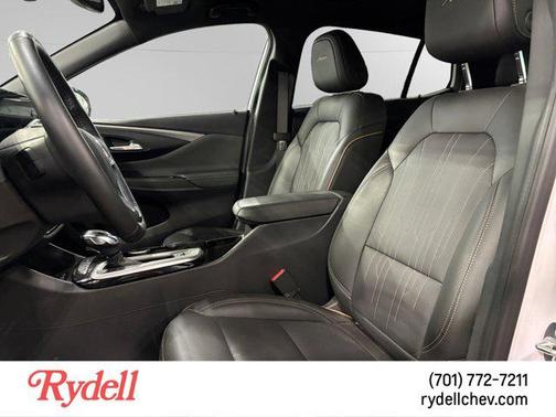 White Frost Tricoat 2025 Buick Envista Avenir FWD