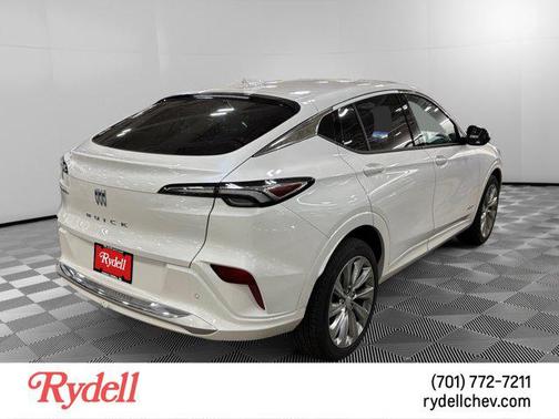 White Frost Tricoat 2025 Buick Envista Avenir FWD