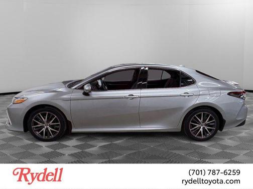 2022 Toyota Camry Hybrid XLE