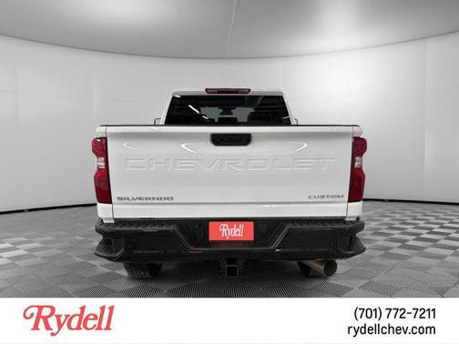 Summit White 2026 Chevrolet Silverado 2500 Custom