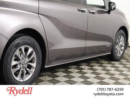 2021 Toyota Sienna XLE
