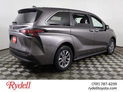 2021 Toyota Sienna XLE