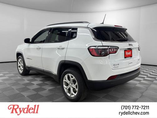 Bright White Clearcoat 2024 Jeep Compass Latitude