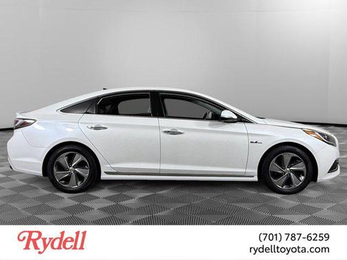 2017 Hyundai SONATA Hybrid Limited