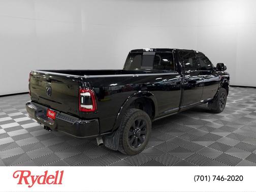 Diamond Black Crystal Pearlcoat 2019 RAM 3500 Laramie Crew Cab 4x4 8' Box