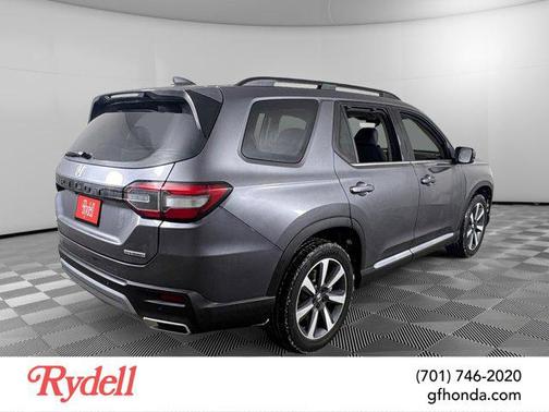 2025 Honda Pilot Touring 8-Passenger