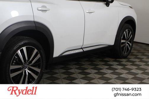 2025 Nissan Pathfinder Platinum 4WD