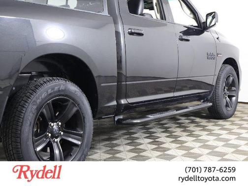 2017 RAM 1500 Night Crew Cab 4x4 5'7' Box