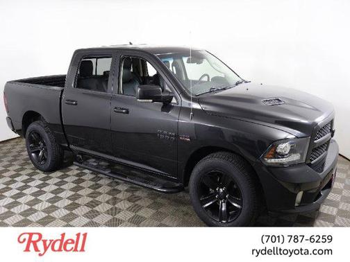 2017 RAM 1500 Night Crew Cab 4x4 5'7' Box