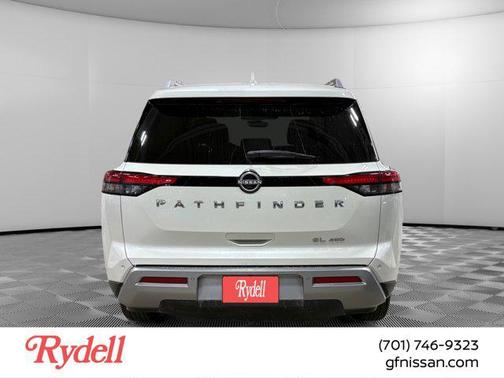 2023 Nissan Pathfinder SL 4WD