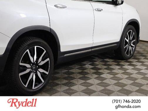 2022 Honda Pilot Touring 8-Passenger