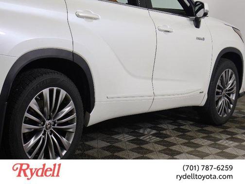 2020 Toyota Highlander Hybrid Platinum