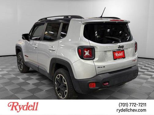Glacier Metallic 2017 Jeep Renegade Trailhawk
