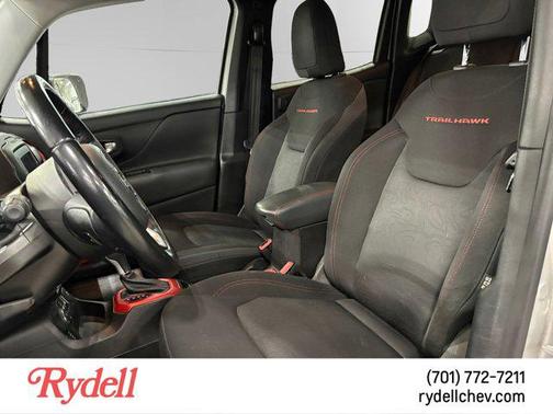 Glacier Metallic 2017 Jeep Renegade Trailhawk