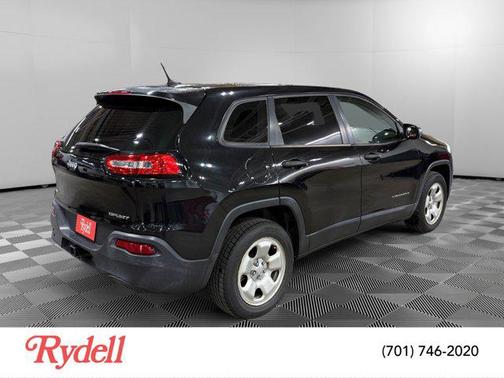 Brilliant Black Crystal Pearlcoat 2014 Jeep Cherokee Sport