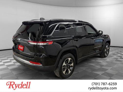 Diamond Black Crystal Pearlcoat 2024 Jeep Grand Cherokee 4xe Base