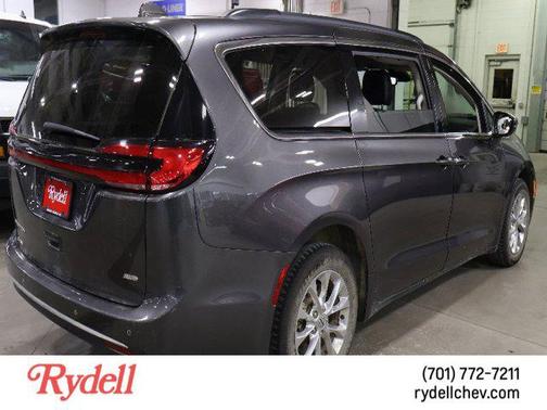2022 Chrysler Pacifica Touring L