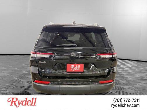 Diamond Black Crystal Pearlcoat 2022 Jeep Grand Cherokee L Altitude
