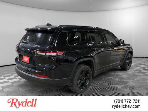 Diamond Black Crystal Pearlcoat 2022 Jeep Grand Cherokee L Altitude