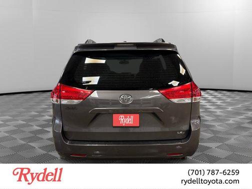 2013 Toyota Sienna LE