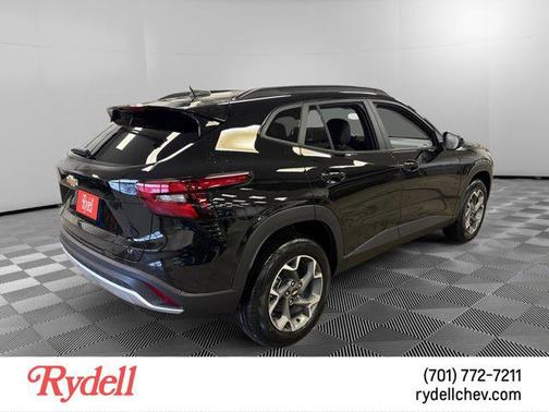 Mosaic Black Metallic 2026 Chevrolet Trax LT