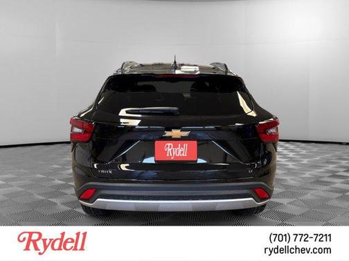 Mosaic Black Metallic 2026 Chevrolet Trax LT