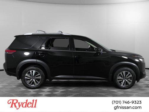 2025 Nissan Pathfinder SL 4WD