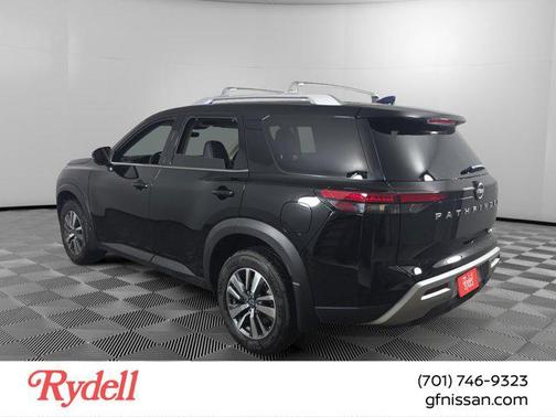 2025 Nissan Pathfinder SL 4WD