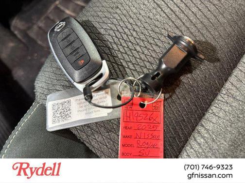 2025 Nissan Rogue SV