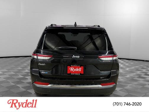Diamond Black Crystal Pearlcoat 2024 Jeep Grand Cherokee 4xe Base
