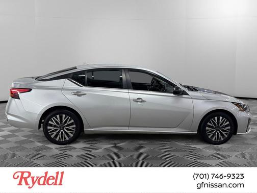 Brilliant Silver Metallic 2024 Nissan Altima 2.5 SV