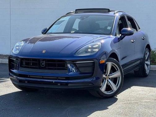 Gentian Blue Metallic 2025 Porsche Macan