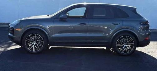Quartzite Grey Metallic 2025 Porsche Cayenne