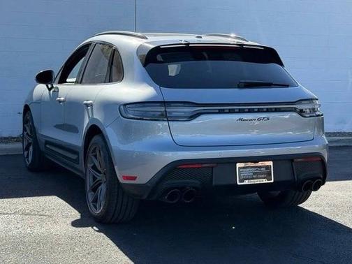 Dolomite Silver Metallic 2025 Porsche Macan