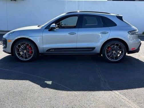 Dolomite Silver Metallic 2025 Porsche Macan