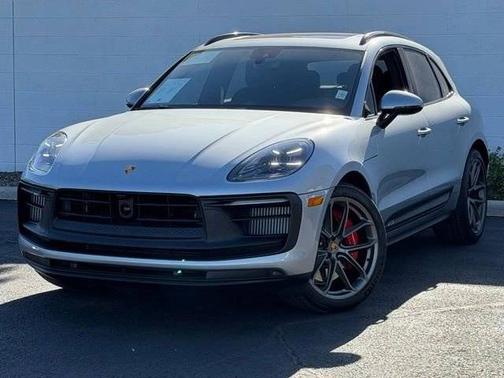 Dolomite Silver Metallic 2025 Porsche Macan