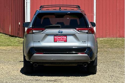 2021 Toyota RAV4 Hybrid SE