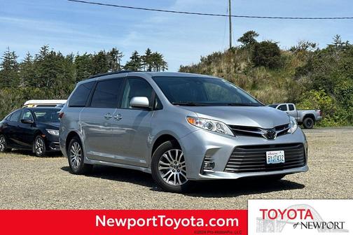 Celestial Silver Metallic 2019 Toyota Sienna XLE